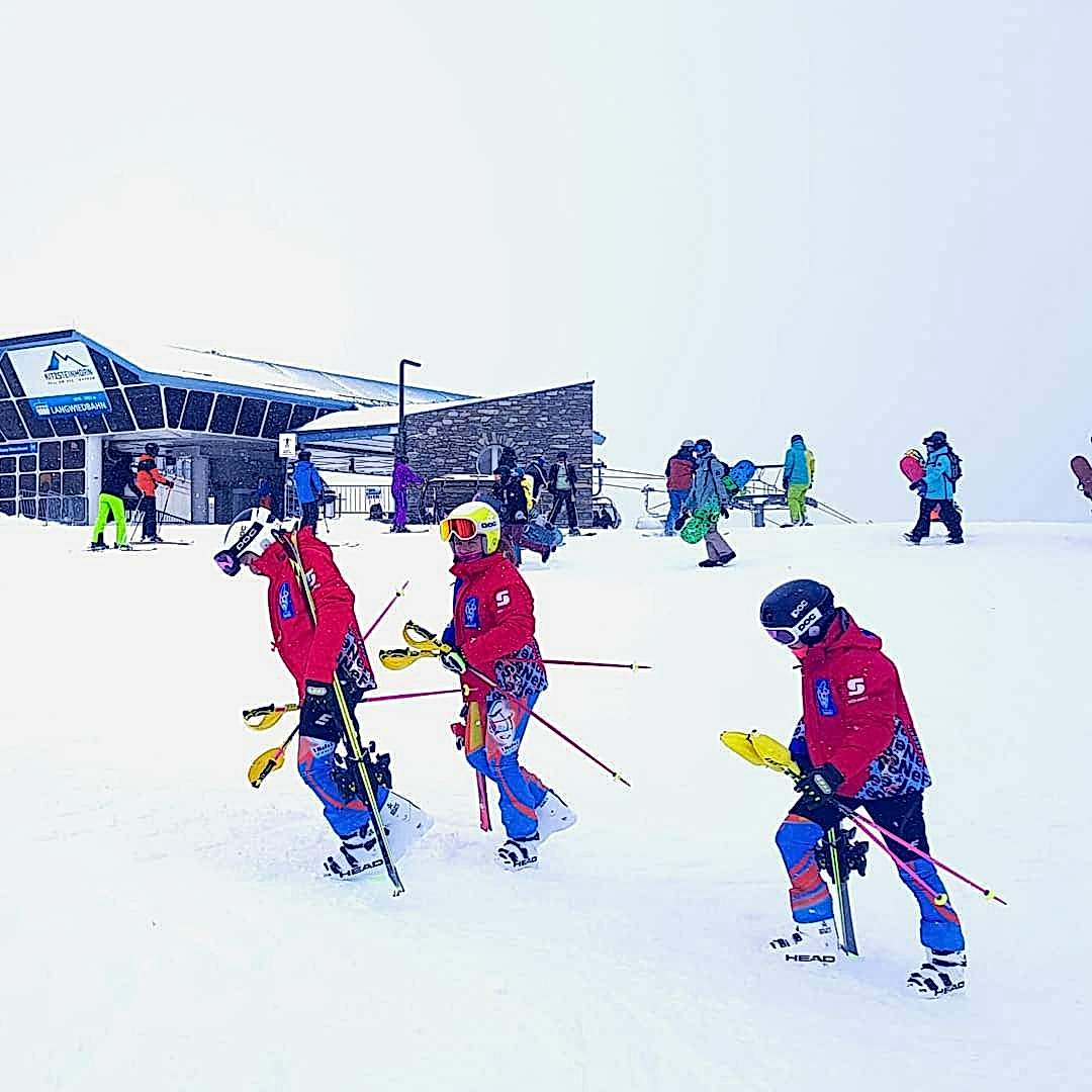 Kayak kulübü ekibi - Zirve fotoğrafı